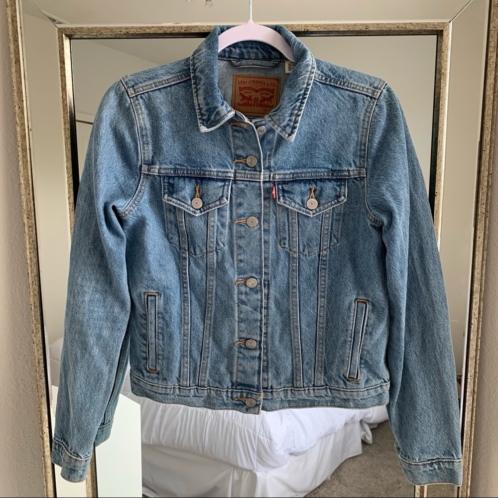 LEVI’S Light Wash Denim Jacket - Picture 2 of 6